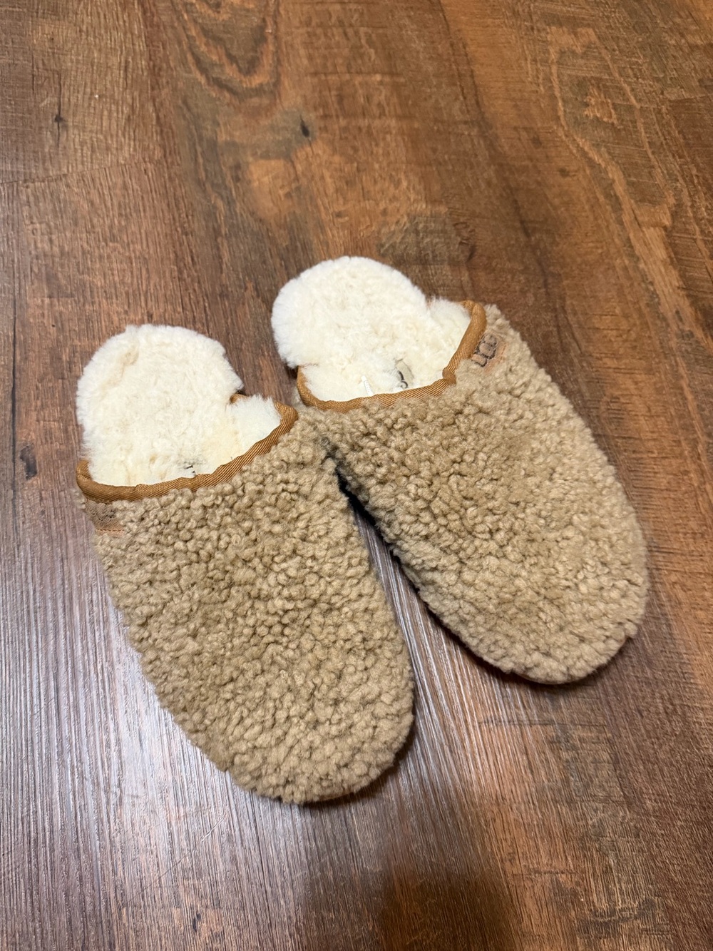 UGG Sherpa Slip-On Slippers in Tan and Cream